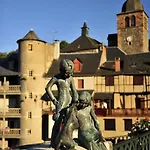 Le Chateau Ricard 3* Saint-Geniez-dʼOlt