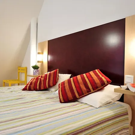 Le Chateau Ricard 3* Saint-Geniez-dʼOlt