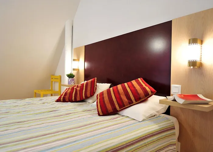 Le Chateau Ricard 3* Saint-Geniez-dʼOlt