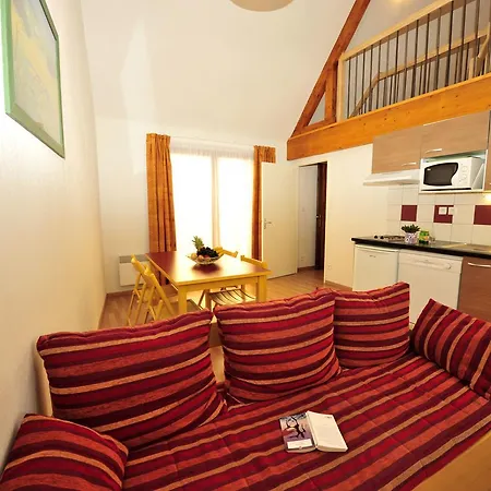 Le Chateau Ricard 3* Saint-Geniez-dʼOlt