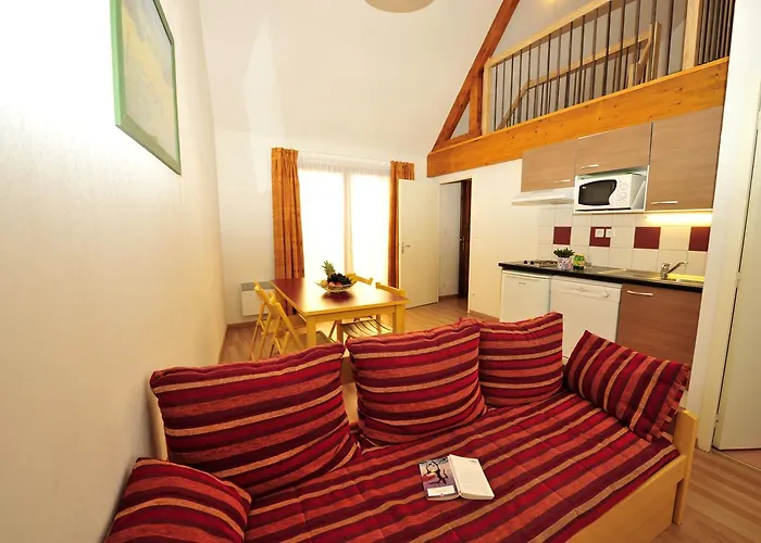 Le Chateau Ricard 3* Saint-Geniez-dʼOlt