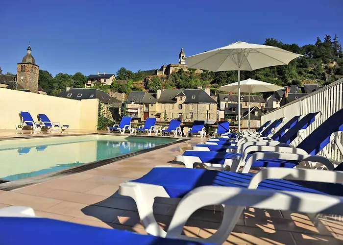 Le Chateau Ricard 3* Saint-Geniez-dʼOlt